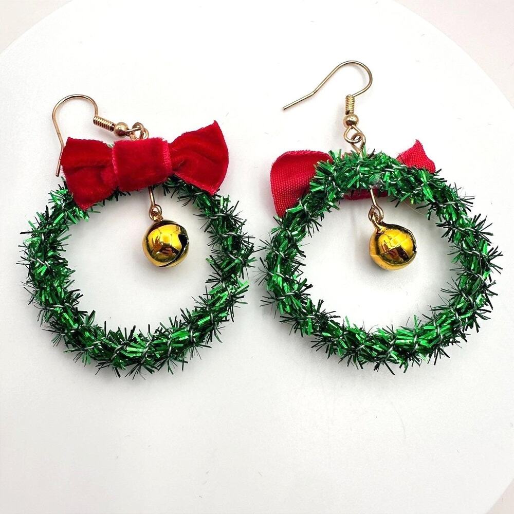 Vintage 90s Christmas Wreath Drop Earrings Green Tinsel Red Bow Gold Jingle Bell